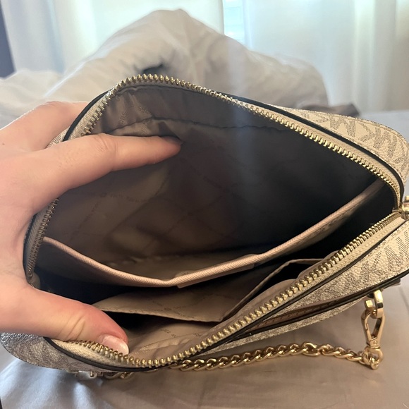 Michael Kors cross body bag - Picture 6 of 6